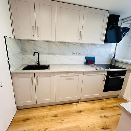 B - Newley Renovated Private Self-Contained Room In A Shared Apartment In Birmingham City Centre Buitenkant foto