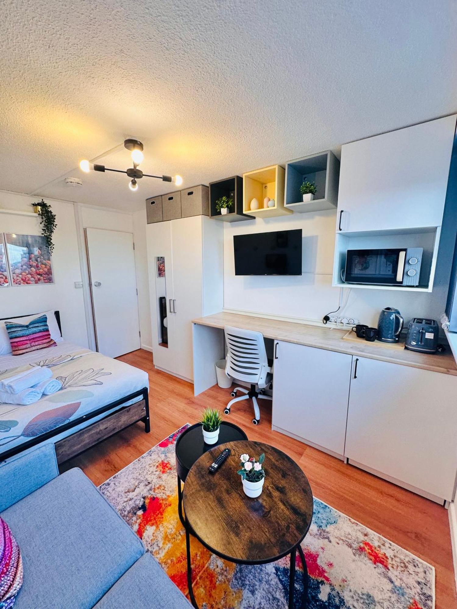 B - Newley Renovated Private Self-Contained Room In A Shared Apartment In Birmingham City Centre Buitenkant foto