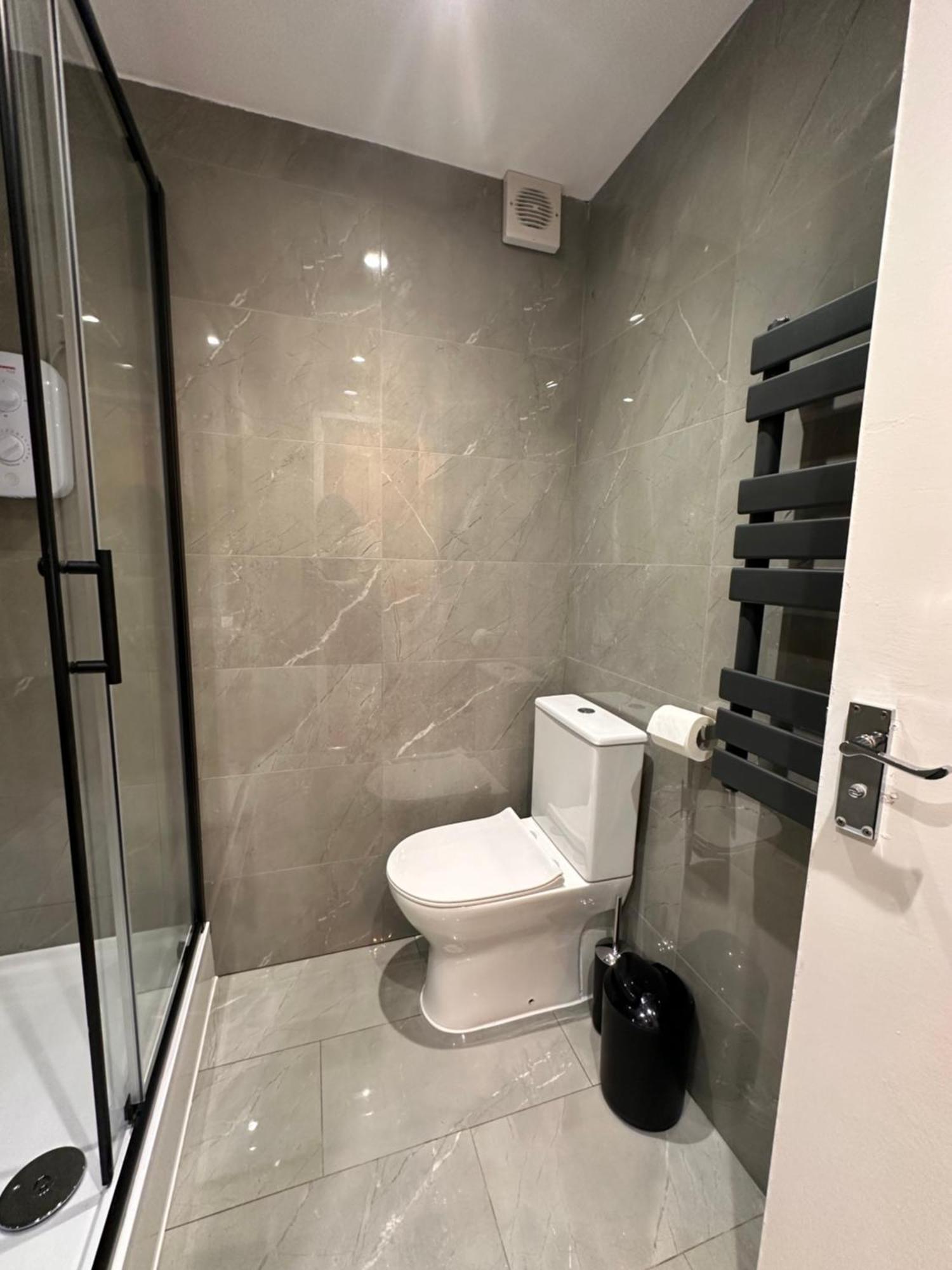B - Newley Renovated Private Self-Contained Room In A Shared Apartment In Birmingham City Centre Buitenkant foto